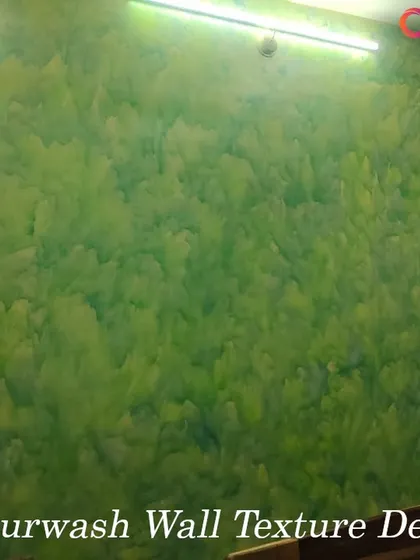 We used a Colourwash technique to create this cloud-like effect in shades of green. This sponge-applied texture results in a soft, organic pattern that can make a room feel fresh and natural.
