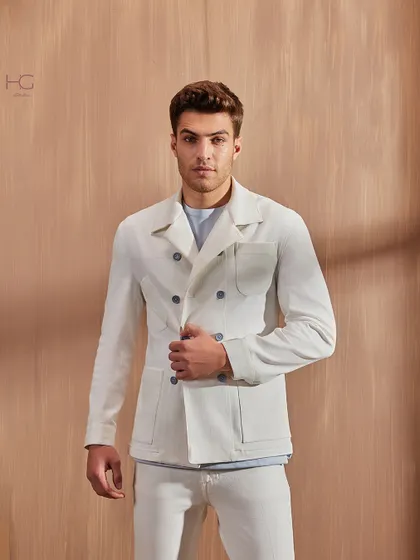 A full-body look at the white denim double-breasted shacket, demonstrating its power to create a sophisticated and contemporary monochrome outfit.