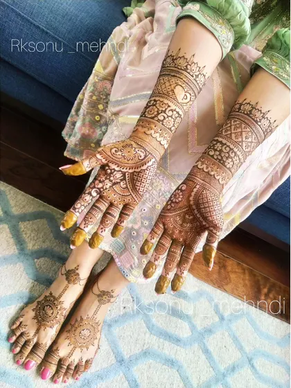Another angle of the full bridal set, providing a clearer view of the elegant mandala designs on the feet and the detailed patterns on the hands.