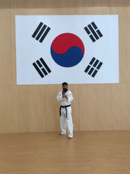 A respectful pose in front of the Taegukgi.