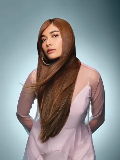 This shot from the Schwarzkopf campaign captures the hair in motion. The makeup is designed to be fresh and radiant, ensuring the model looks flawless from every angle.