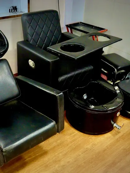 Your comfort is our priority. Our dedicated pedicure station features a relaxing foot bath and a comfortable, quilted chair, ensuring your pedicure is a truly pampering and rejuvenating experience from start to finish.