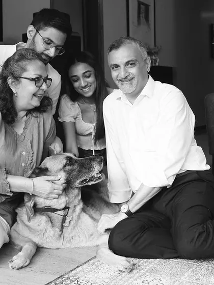 The same moment of family laughter, captured in timeless black and white. This version emphasizes the expressions and emotions, creating a classic and powerful family portrait.