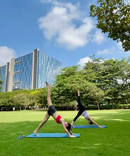 Another view of our private session, practicing under the open sky. The combination of fresh air and focused movement creates a powerful mind-body connection, leaving you feeling refreshed and energized.