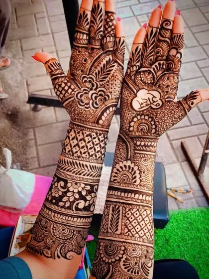 A clear, bright shot of the intricate bridal mehandi featuring the name 'Ram'.