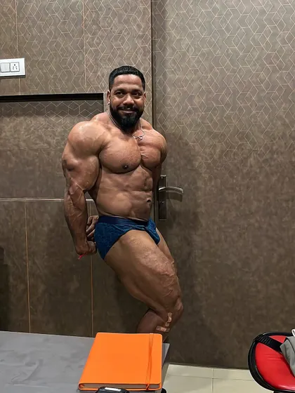 A side chest pose. This is crucial for showing chest thickness and arm size.