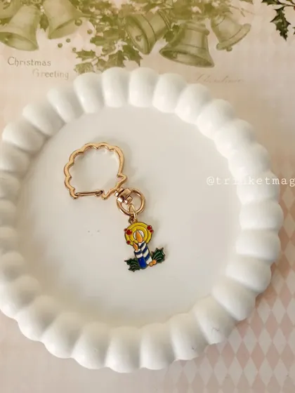 This Christmas candle charm is another one of my single-charm options, perfect for creating your own custom holiday accessory.