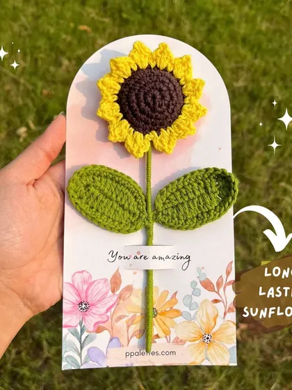 Our long-lasting sunflowers are also available on a beautiful card, making them a perfect small gift or token of appreciation.