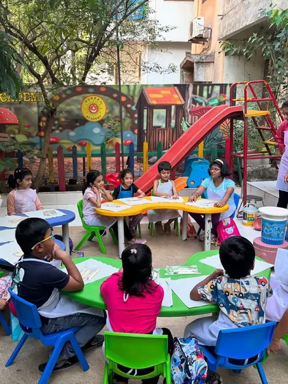This is what our outdoor workshops look like: a circle of friends, engaged and creating together. I guide the session, but the real magic happens when children collaborate and learn from each other in a safe, playful environment.