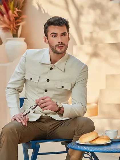 A moment of relaxation in the buttercream beige shacket. It's the epitome of timeless warm-weather fashion.