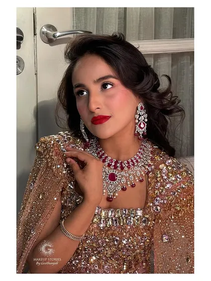 Another beautiful close up. The makeup is classic and elegant, with a bold red lip and dramatic jewelry that come together for a truly showstopping look.