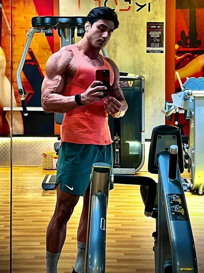 6000 calories a day before can really fill you up. This photo shows the full, pumped look that comes from a proper refeed day.