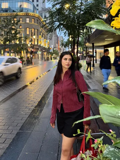A candid shot on a downtown Montréal street, capturing the urban evening vibe.