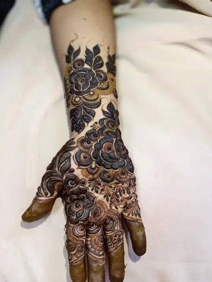 A close-up of a full coverage bridal design. I use shading and bold outlines to make the floral elements stand out, creating depth and dimension in the artwork.