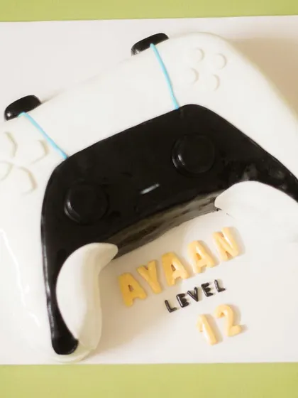 A PS5 controller-shaped cake for a gamer's 12th birthday. This was a fun one to sculpt! I'm a bit late in posting this, but better late than never, right?