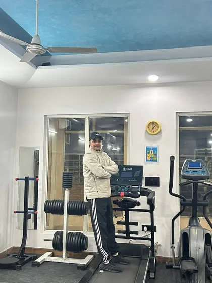 Posing on the treadmill.