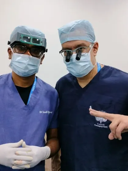 With international faculty Dr. Parsa Mohebi at a live surgical workshop in New Delhi. Collaborating with global leaders in hair restoration helps bring the best techniques back to my patients in India.