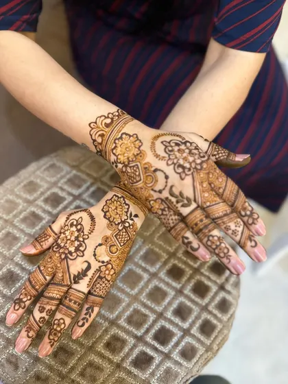 An elegant Arabic-style design for a Teej celebration.