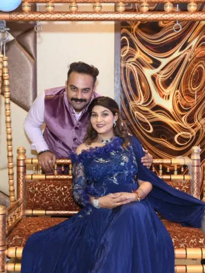 The traditional baby shower swing makes for a classic photo opportunity. Here, the couple poses on an ornate swing, creating a beautiful and traditional portrait.