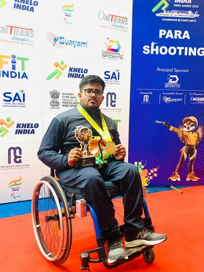 Our shooter Sagar Katale proudly poses with his Gold Medal from the R3 Mixed 10m Air Rifle Prone SH1 event at the Khelo India Para Games.