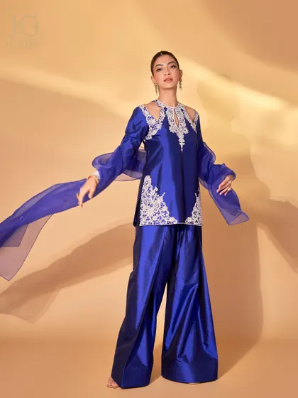 A full view of this elegant ensemble, where our traditional Polki earrings and bracelet add a touch of sparkle to the royal blue outfit.