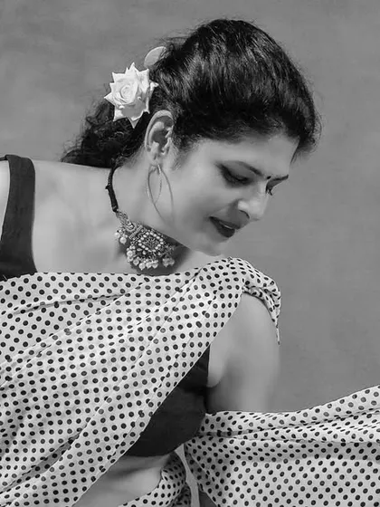 A beautiful black and white shot that highlights the drape and pattern of the retro saree.