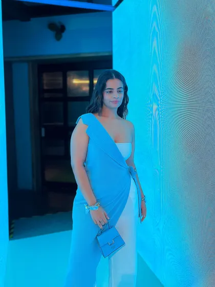 Loving the blue aesthetic at the Dove event. My outfit and the background were a perfect match.