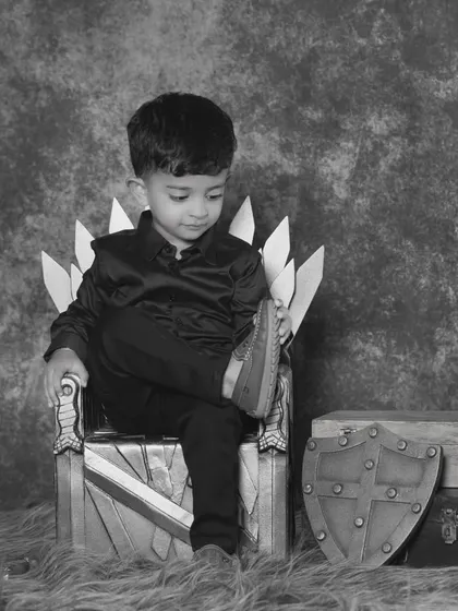 A black and white version of our little king, giving the photo a serious and dramatic feel.