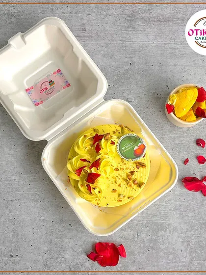 A closer look at our Rasmalai bento cake, a perfect treat for festivals like Janmashtami. It combines the rich, milky flavor of rasmalai with a light and fluffy sponge.