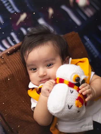 This little wizard is ready for his journey to Hogwarts. Cuddling his owl, he looks so sweet and curious in this magical Harry Potter themed newborn shoot.