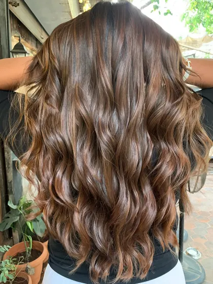 Betel nut. This glossy, gorgeous long hair is summer-ready. This is a non-bleach color. (No filter)