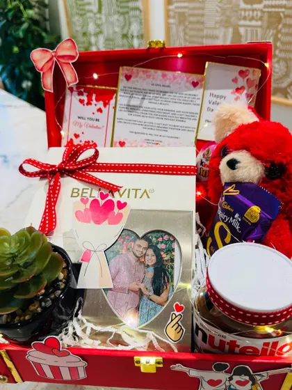 A little box of love, filled with all her favorites. This red trunk is packed with a teddy, Nutella, a framed photo, and a personal letter.