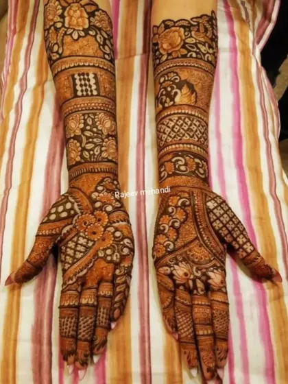 This design features a variety of patterns, including checks, florals, and paisleys, all coming together in a harmonious full-arm design.