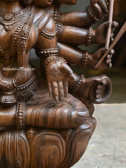 Another detail of the hands of Gayathri Devi, showing the Abhaya mudra (blessing gesture).