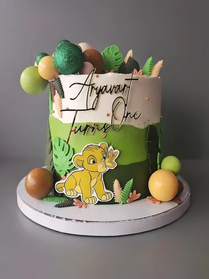 A majestic Lion King theme cake for Aryavart's first birthday. This cake features Simba and the vibrant colors of the African savannah, made with a delicious seasonal mango flavor.