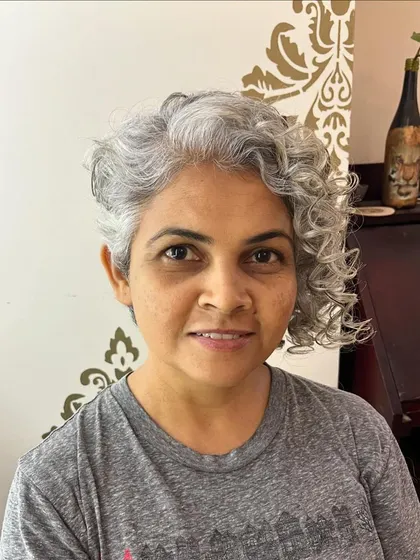 Shilpa looking fantastic with her new asymmetrical cut that adds a modern twist.