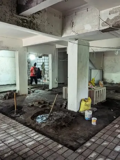 The layout of Capsul is organized around a central fixture, creating "street pockets" and "alleyways" for customers to explore. We retained elements of the former bank, like the exposed re-bars from the strong room, to create unique nooks and trial rooms that honor the building's history.