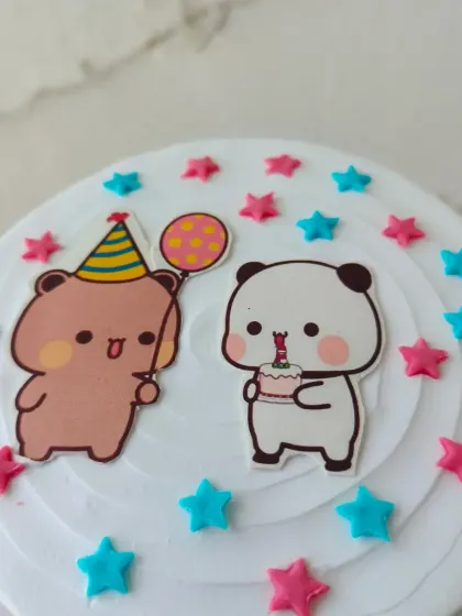 A close-up of the adorable sugar print toppers on the Bubu and Dudu cake.