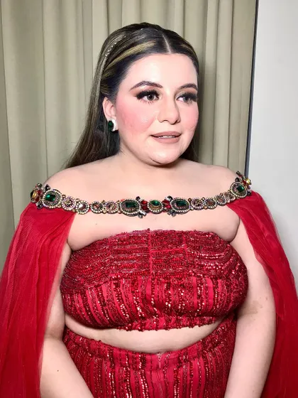 Another angle of this beautiful cocktail look.