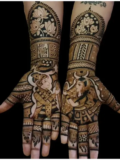A simple yet elegant portrait design. The palms feature the couple exchanging glances, with lotus motifs at the top of the hands.