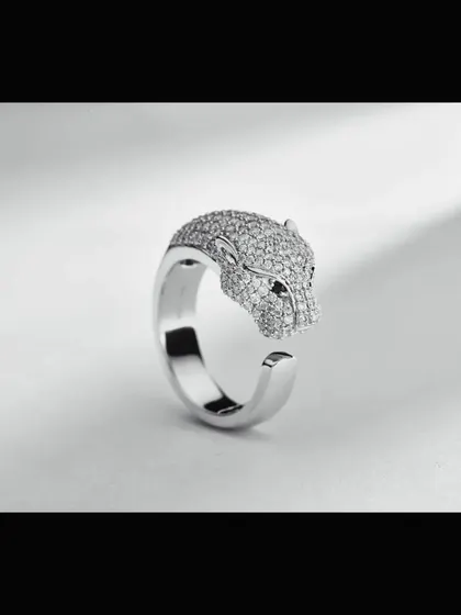 A modern and artistic panther head ring, meticulously crafted with pavé diamonds. This shot emphasizes the three-dimensional form and polished finish of the piece, perfect for showcasing unique and contemporary jewelry designs.