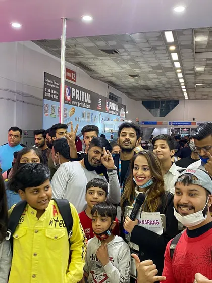 Another fun photo with a diverse group of trade show attendees. My act appeals to people of all ages and backgrounds.