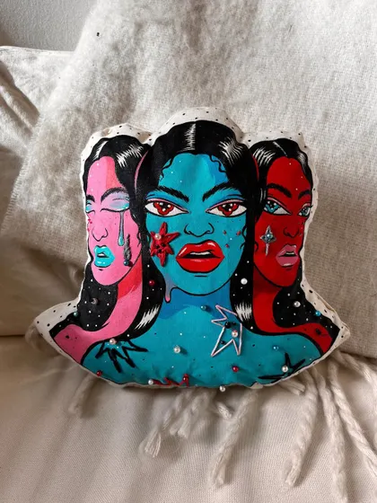 Another view of the finished pillow.