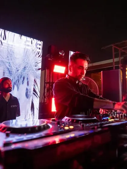 Bhopal always brings the best vibes. This was a sold out rooftop show with an amazing crowd and a view of the city.