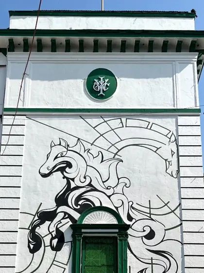 The completed minimal horse mural, standing tall on the iconic racecourse building. A clean, powerful design that respects the heritage of the location.