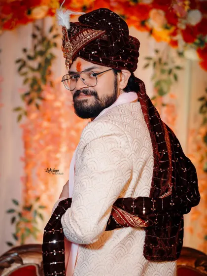 A classic over-the-shoulder pose from the groom. This portrait gives a great view of his turban and the detailed embroidery on his stole.