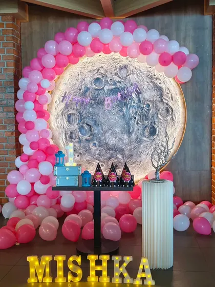 For a truly unique first birthday, I brought the moon and stars down to earth for Mishka. This stunning moon backdrop, paired with a pink balloon arch and custom light-up name, created a magical, out-of-this-world atmosphere.