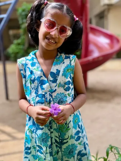 A closer look at the 'Pakshi' Kurta, worn as a dress. The beautiful blue floral print and comfortable fit make it a perfect choice for a sunny day out.