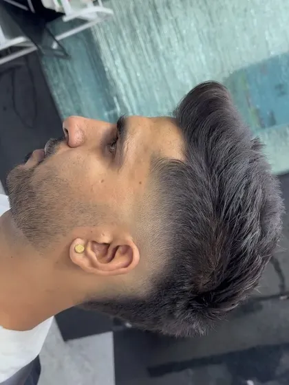 A top-down view of the textured mohawk.