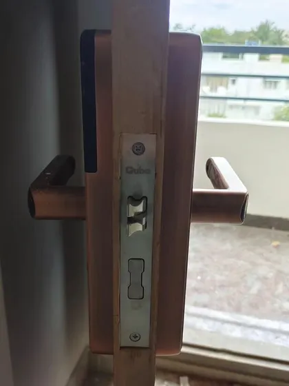 This side view shows the robust mortise and internal mechanics of the Qubo smart lock after installation. The solid construction provides reliable security for your main entrance.